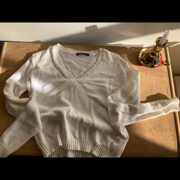 brandy melville v-neck light sweater - Picture 1 of 2